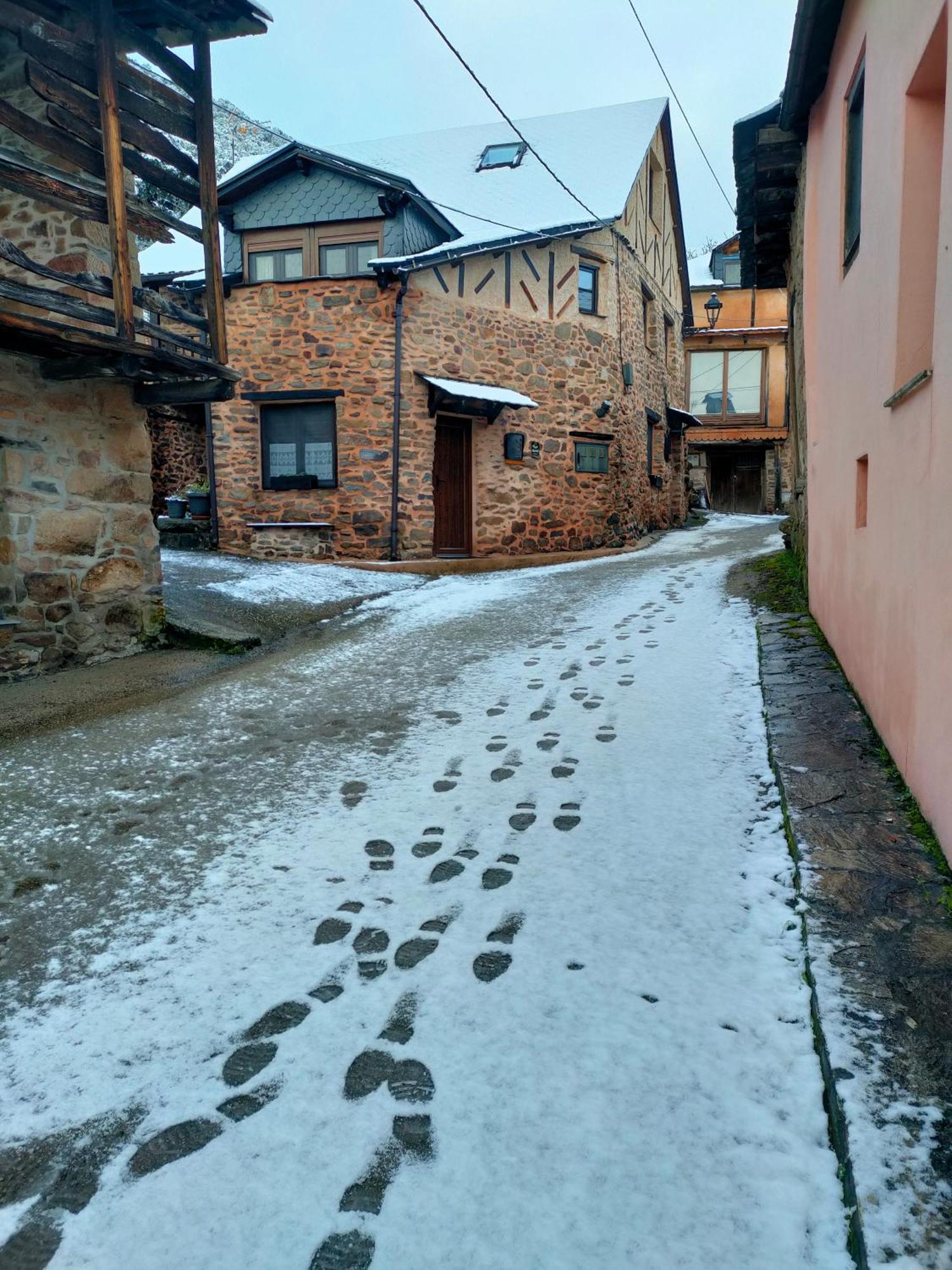 Casa De Turismo Rural Sardom2 Bembibre  Buitenkant foto