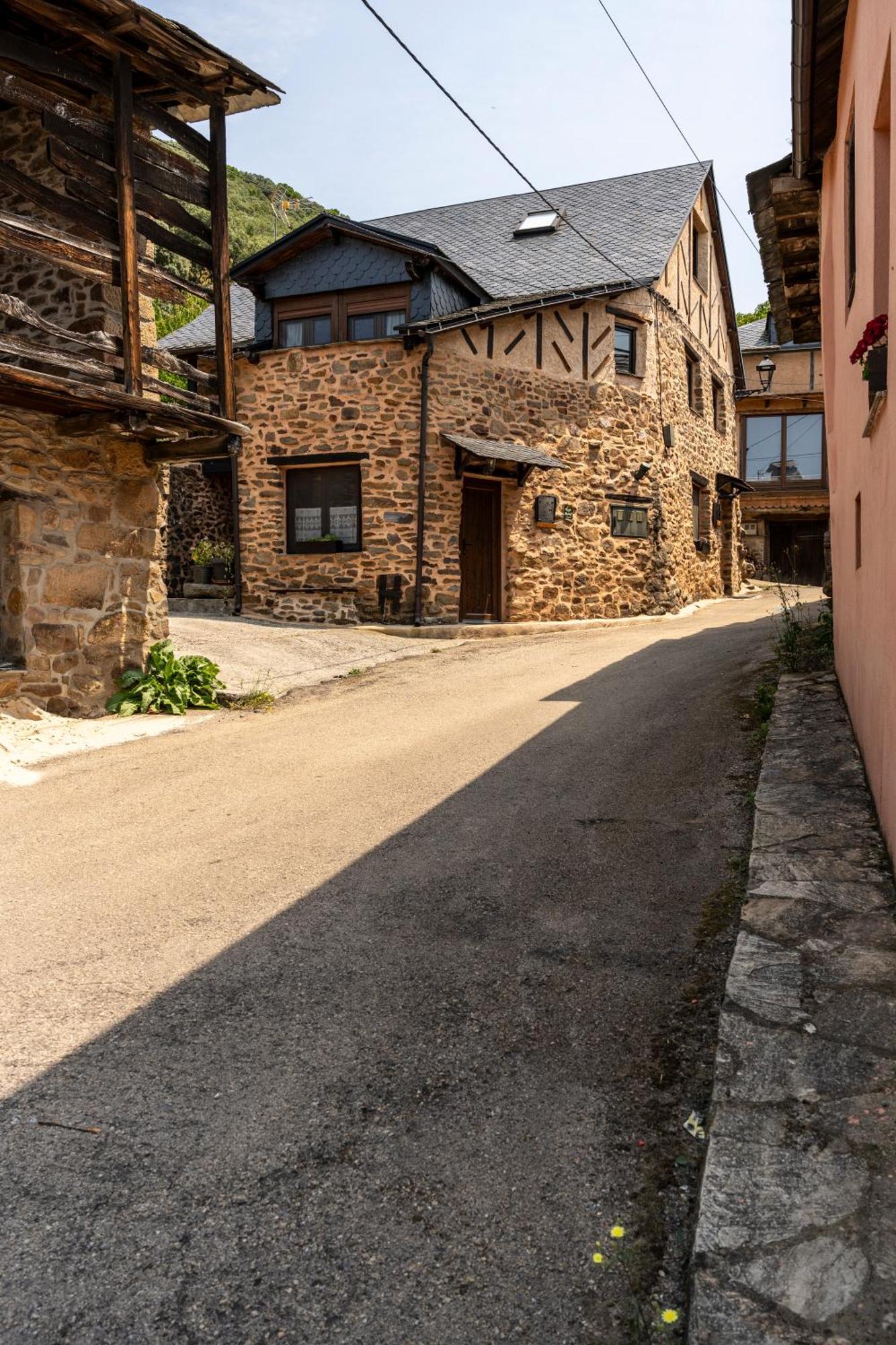 Casa De Turismo Rural Sardom2 Bembibre  Buitenkant foto